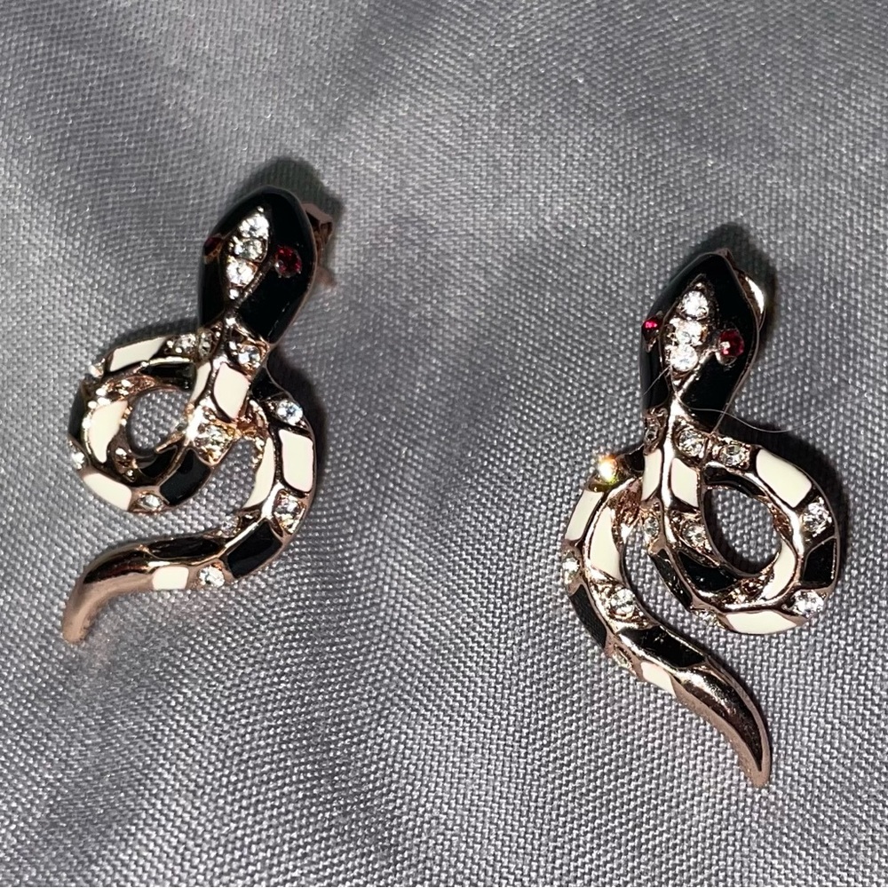 NWOT Elegant Black and Gold Snake Earrings